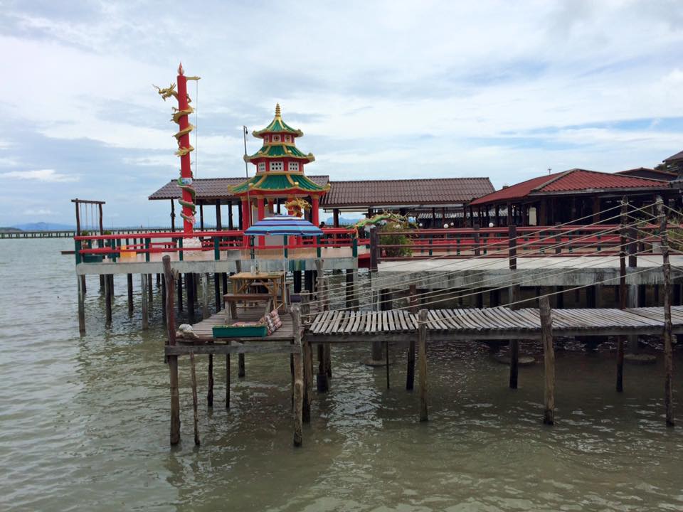 Restaurantes en el puerto de Old Town, Koh Lanta