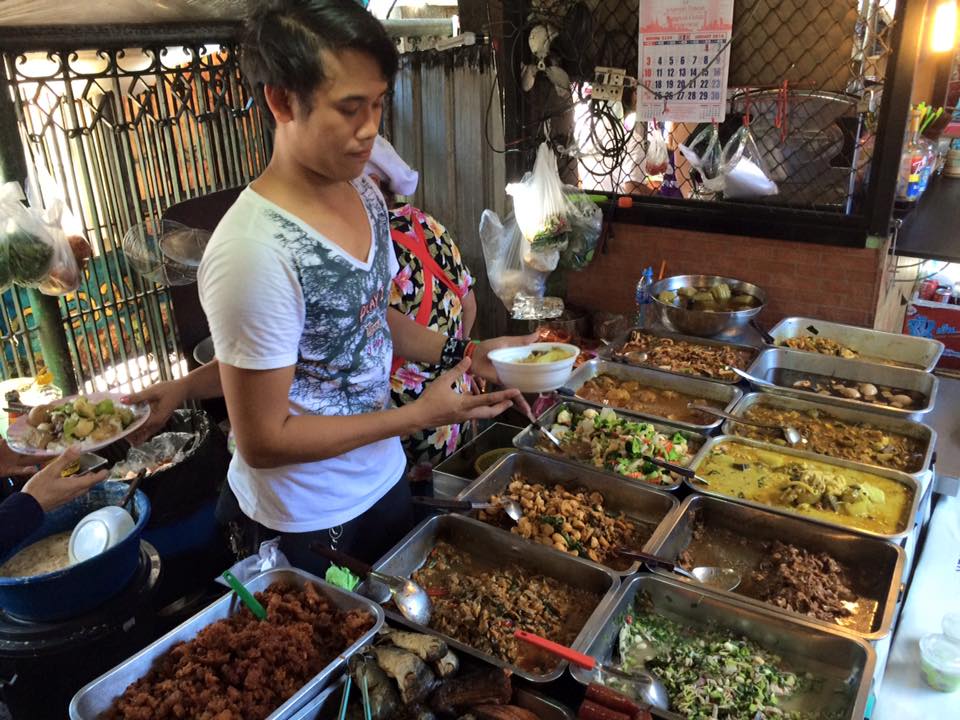 chatuchak market es un mercadillo de ropa, comida y muchas más cosas en bangkok