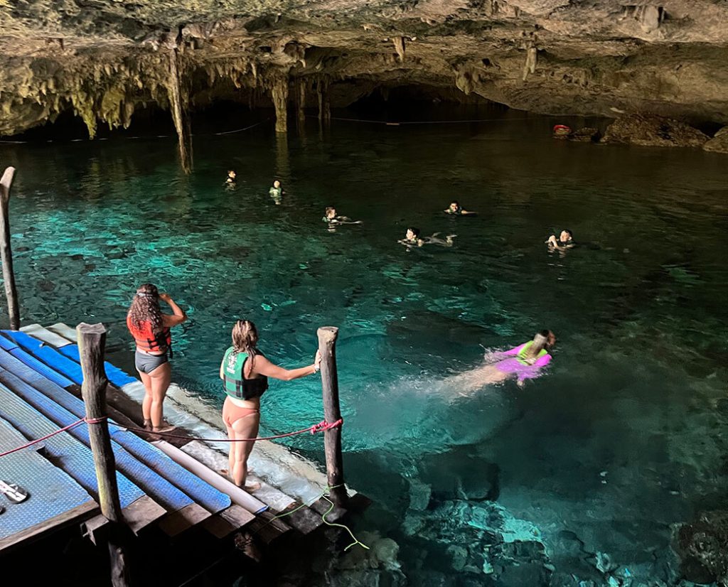 cenote dos ojos