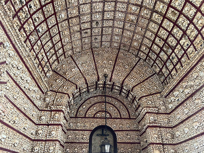 capilla de los huesos faro